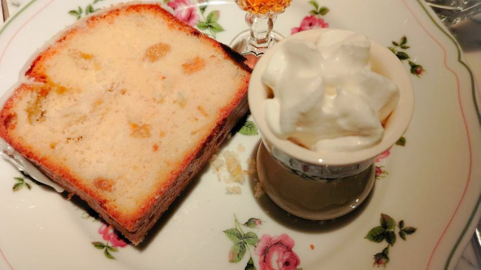 Свердловский кекс по-можаевски в кафе Grand Buffet Ekaterinburg