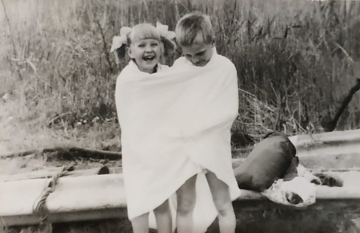 Юлия Тилипенко. С братом.