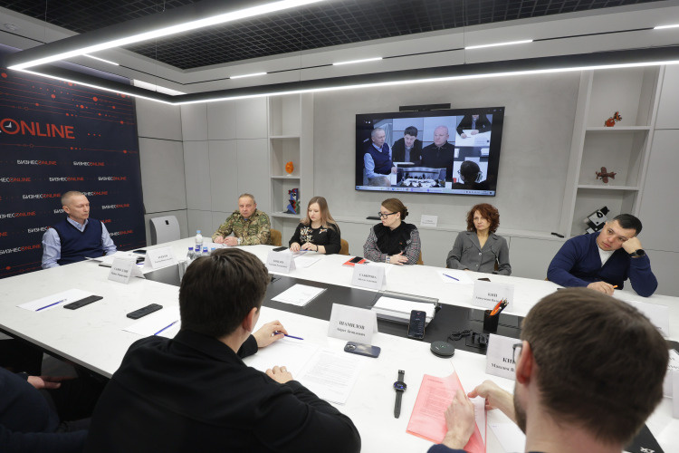    В редакции «БИЗНЕС Online» прошел круглый стол, посвященный вопросам гуманитарной деятельности в период проведения СВО. Участниками дискуссии стали волонтеры, регулярно оказывающие поддержку бойцам