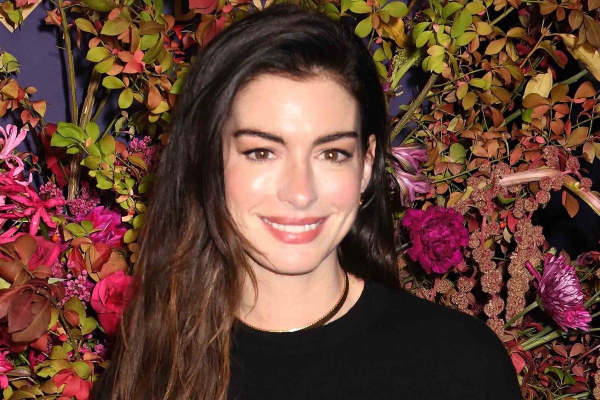     «Я смотрю на себя в зеркало и удивляюсь»: Энн Хэтэуэй призналась, что у нее психическое расстройство