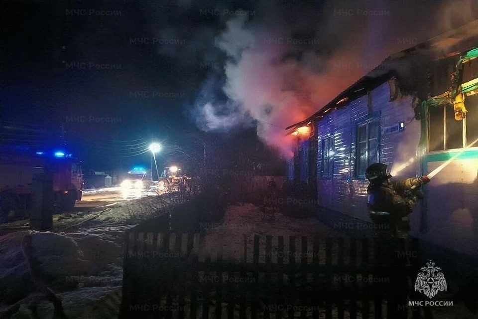    Огонь охватил 120 квадратных метров. Фото: ГУ МЧС России по Свердловской области