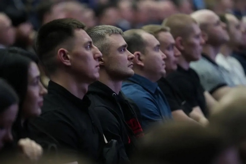    Губернатор принял участие в торжественном мероприятии, посвященном празднованию 215-й годовщины создания войск правопорядка и 10-летия образования Федеральной службы войск нацгвардии России.