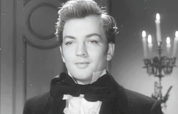    Молодой Михаил Державин, только начинающий свой путь в искусстве.