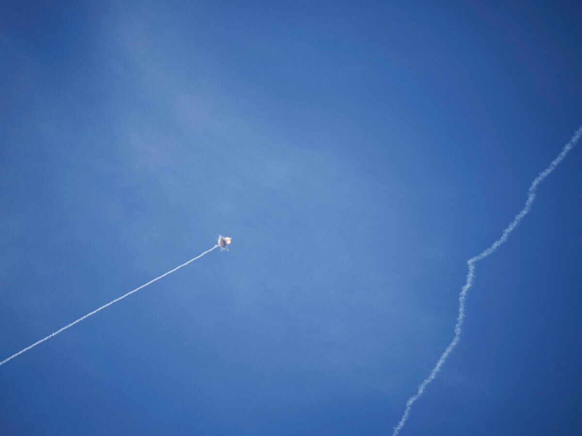    Перехват ракет, запущенных из Ливана, израильской системой ПРО "Железный купол" | © AP Photo / Leo Correa