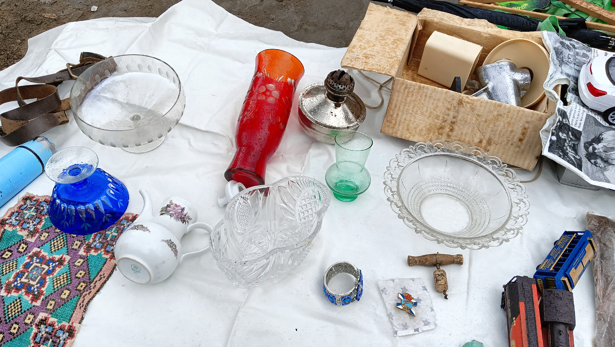 Вперёд на барахолку! Фарфороискатель включен) Фото автора 