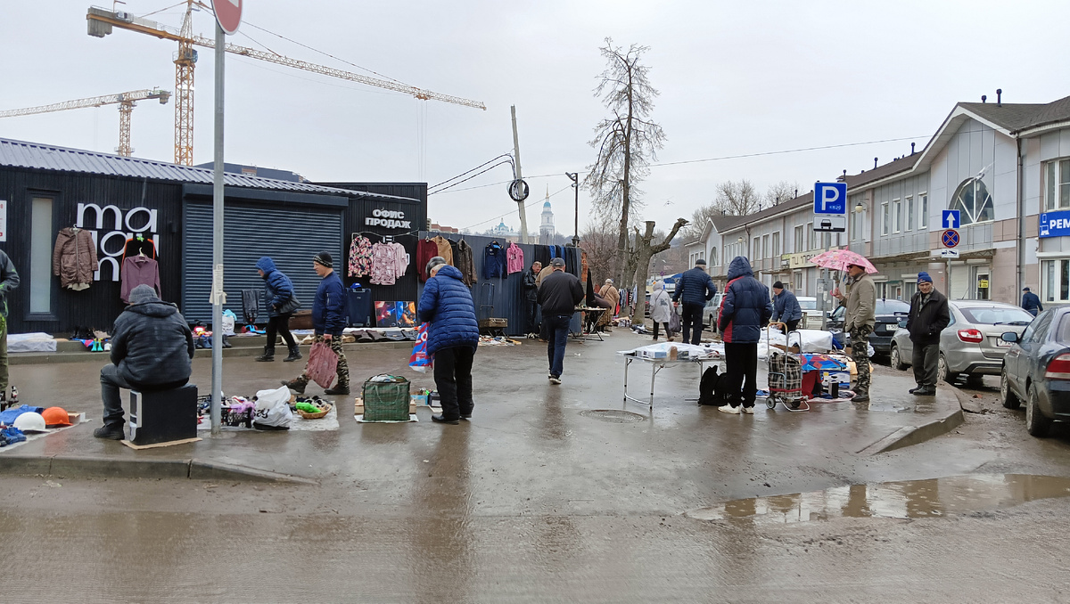 Вперёд на барахолку! Фарфороискатель включен) Фото автора 