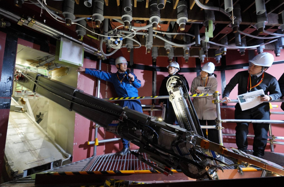    Вместо сложной защиты от радиации инженеры выбрали более простой подход — сократили число транзисторов в схеме