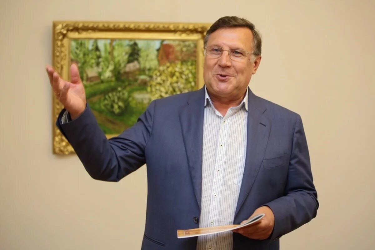    Вячеслав Заренков на открытии выставки живописи в Санкт-Петербурге.