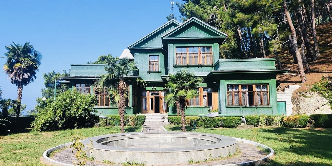 К даче Сталина на Холодной речке на велосипедах (Абхазия)