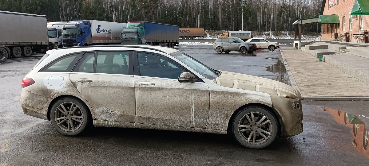 "- А почему я мистер Коричневый?"© Тарантино