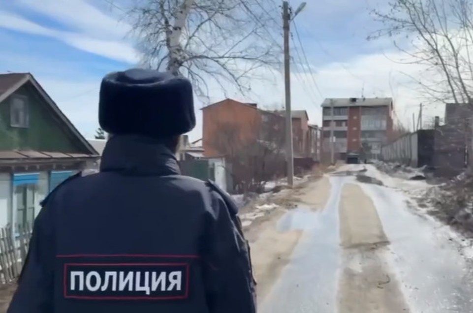    Полиция неоднократно повторяла маршрут подростка, а также обыскала подвалы, гаражи и чуланы, где тот мог бы находиться. ГУ МВД по Иркутской области