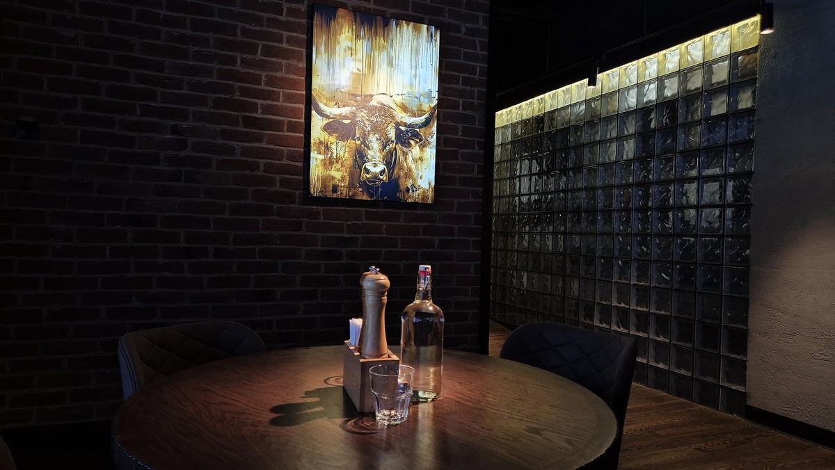 Понравился стильный дизайн ресторана. Листайте галерею, чтобы увидеть еще фото