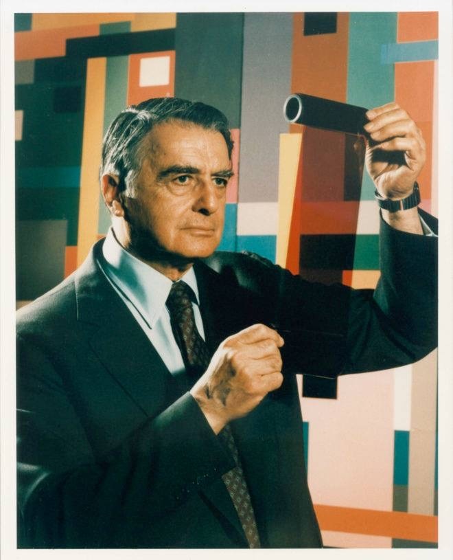 Эдвин Герберт Лэнд (Edwin Herbert Land) - американский учёный и изобретатель, основатель корпорации Polaroid