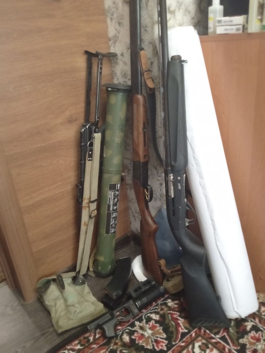 И такое бывает. МР-27, МР-155, АКМС и РШГ-2. Натюрморт.