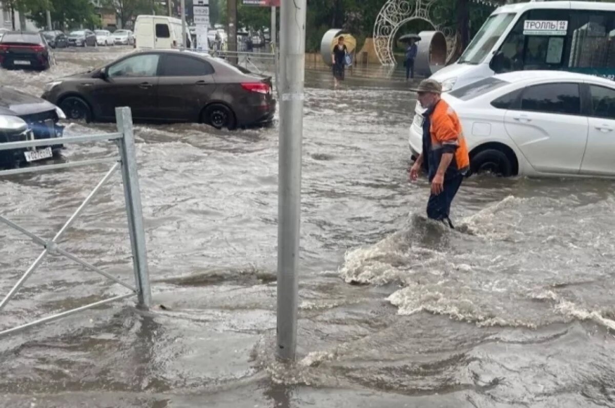    В Дагестане ливни затопили улицы и оставили тысячи людей без света и воды