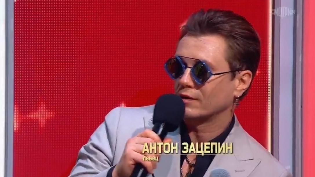 Кто ещё вчера знал такого певца, А сегодня он звезда эфира. Фото скрин шот.
