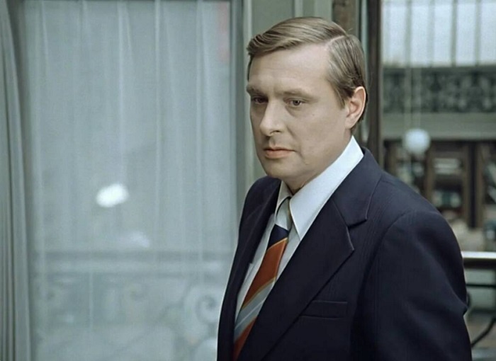    Его возвращение пробудило давно забытые чувства в душе Ольги.