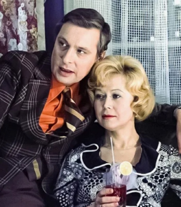    Вновь ощутить себя юной и желанной — вот чего так жаждала Рыжова.