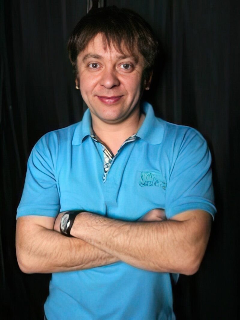    Дмитрий Брекоткин: от студента-строителя до звезды юмора.