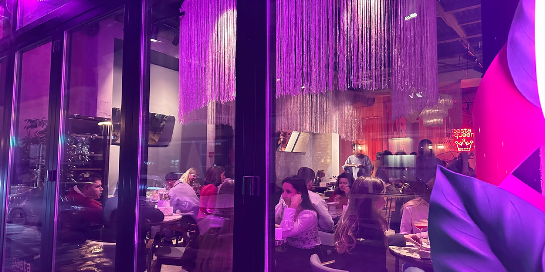 Почти как раньше: вечер в кафе и в кино