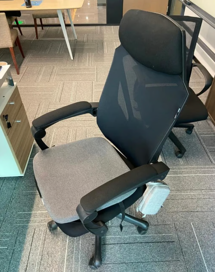    В некоторых компаниях руководители установили «умные» подушки для сидений, чтобы отслеживать действия сотрудников