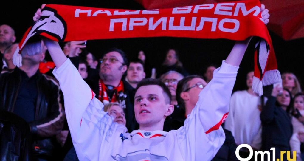 Старый добрый хоккей: вот как прошла первая игра в обновлённом СКК Блинова