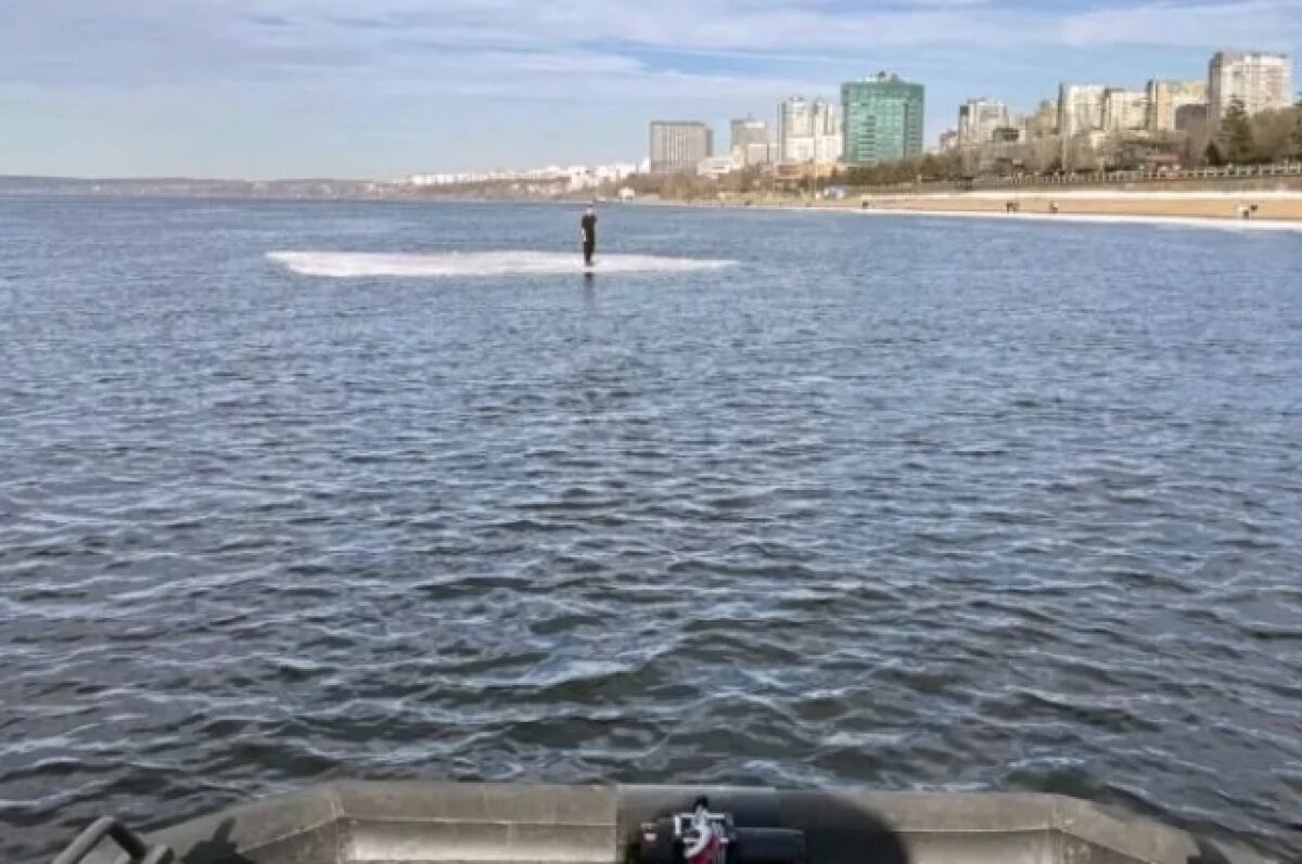    В Самаре спасли мужчину с дрейфующей льдины