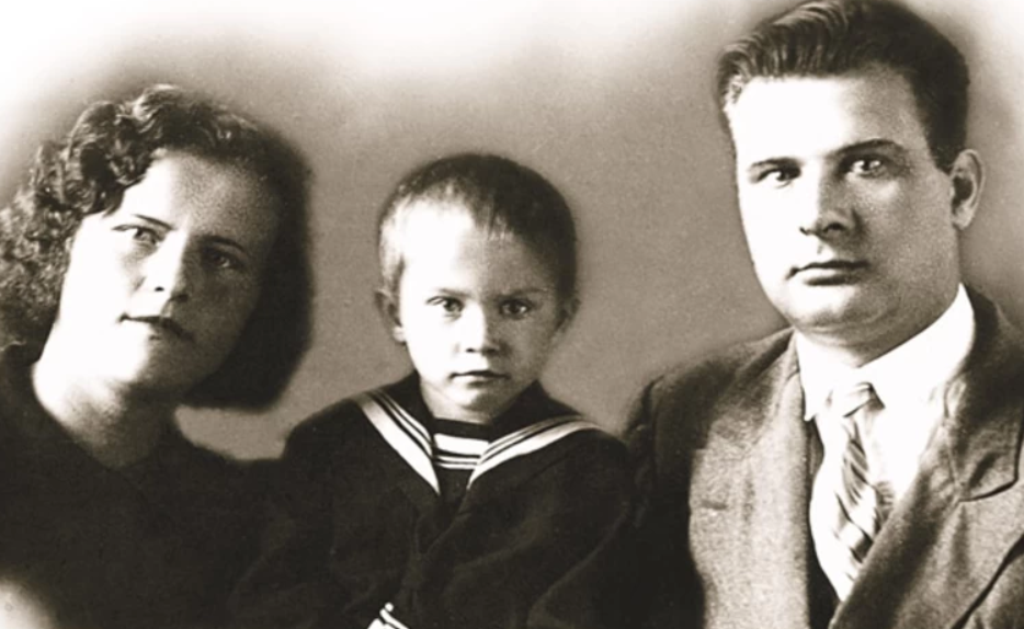 Валентина Талызина с родителями