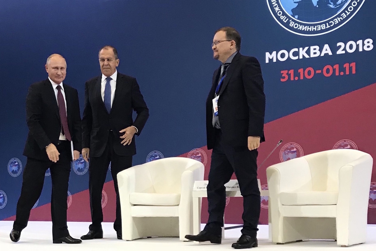 Москва. VI Всемирный конгресс российских соотечественников. Президент РФ В.В. Путин, Министр иностранных дел России С.В. Лавров, председатель ВКСРС М.В. Дроздов. Фото из архива Михаила Дроздова