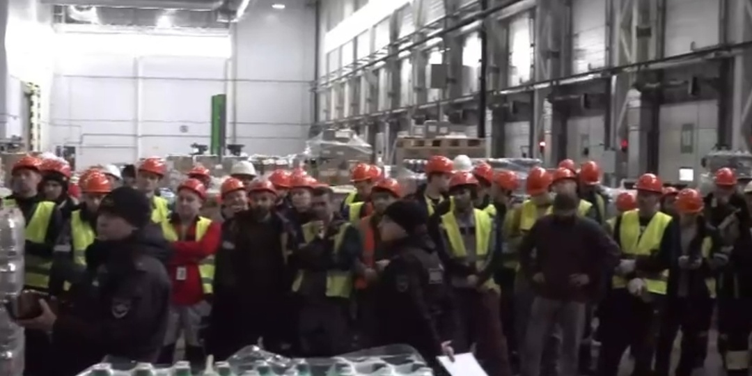 Полиция нашла почти сотню нелегалов и уклонистов в ходе рейда на юге Петербурга