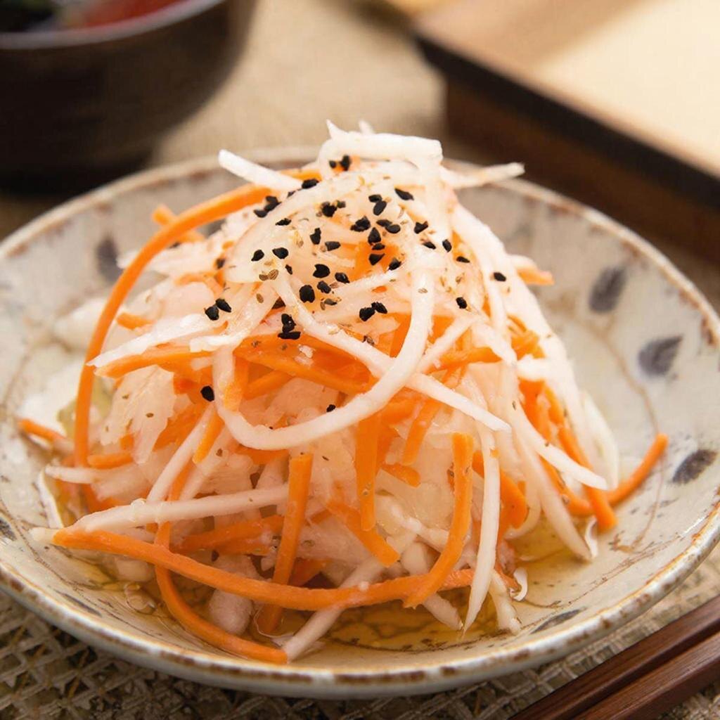 Салат из моркови и редьки
