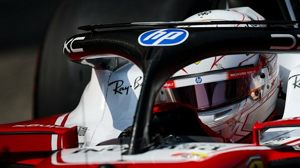 Льюис Хэмилтон: Мотор Mercedes намного превосходит Ferrari