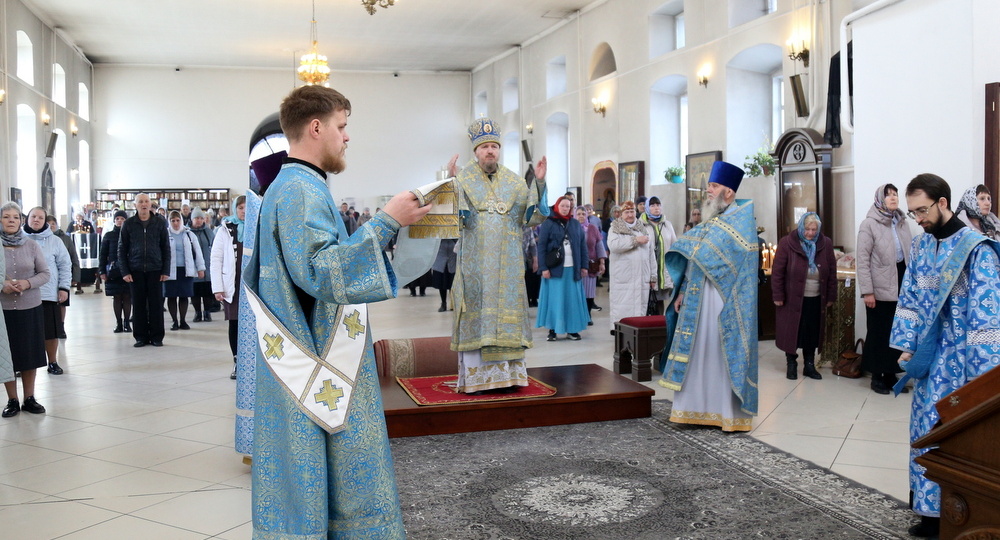 Богослужение архиерейским чином в праздник Похвалы Пресвятой Богородицы (Субботы Акафиста)