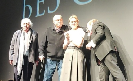 Начал целовать руку Михалкову: как прошла самая закрытая премьера года с участием Ефремова и дочки Михалкова