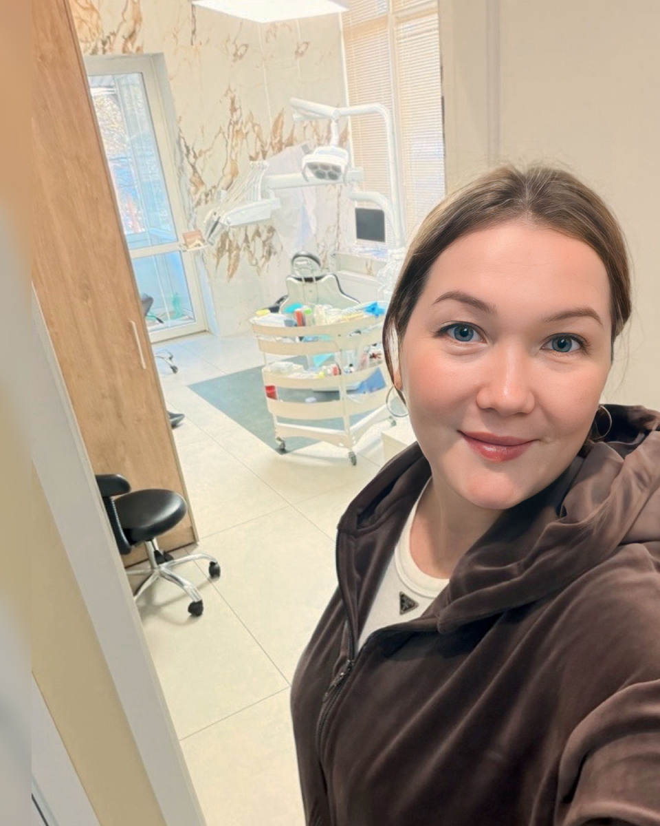 Привет, я Оксана. В марте 2024 года мы переехали из Перми в Анапу. Мы семья медиков. Муж работает на скорой, я занимаюсь детьми (их у нас трое)  и веду блоги в социальных сетях. Подписывайтесь и следите за жизнью многодетной семьи на берегу Черного моря.