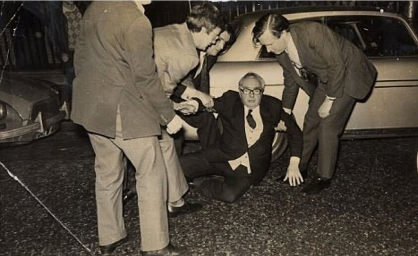 Тот самый дипломат, но не в Лиме, а в другом. не менее утомительном месте