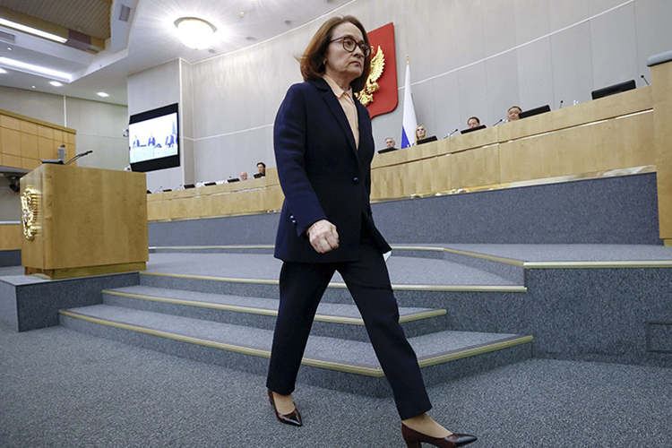    «Глава ЦБ Эльвира Набиуллина заявила, что резкое снижение ключевой ставки на 3 процента приведет к гиперинфляции».   
Фото: duma.gov.ru