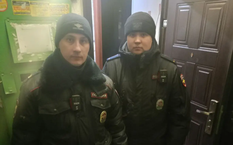 В Орске полицейские спасли ребёнка из задымлённой квартиры