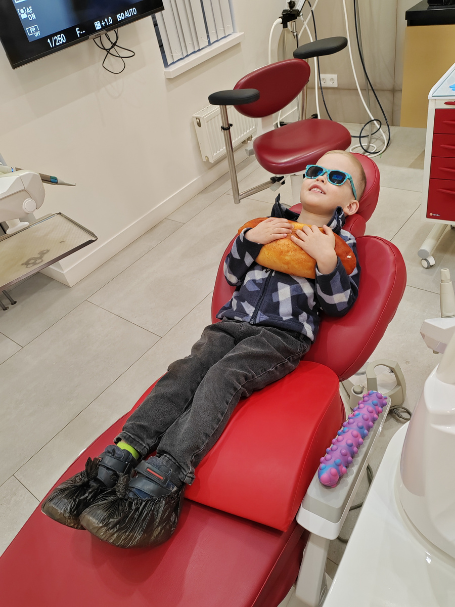 Паша в кресле