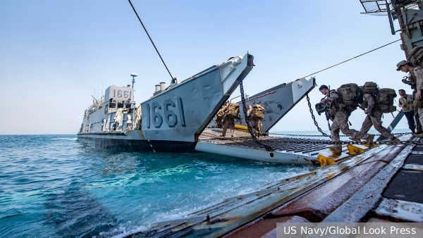 Иранские войска ударили по кораблю поддержки ВМС США