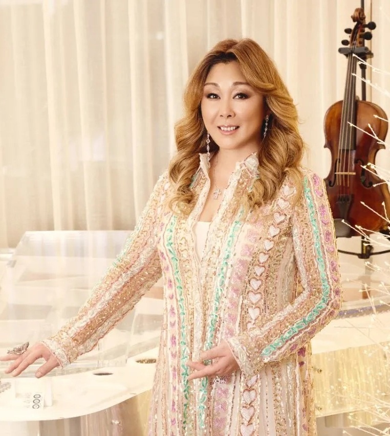    Анита Цой лишилась костюмовСоцсети Аниты Цой