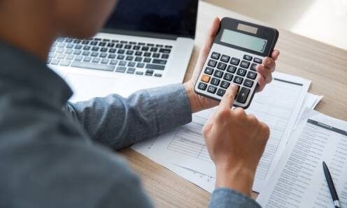 Расчет суммы долга, произведенный истцом, судом проверен и нуждается в уточнении.