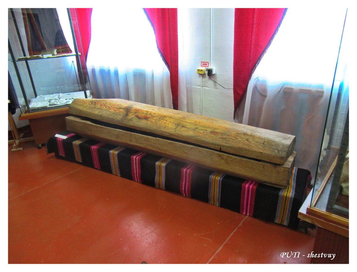 Гроб колода в Исетском музее 
