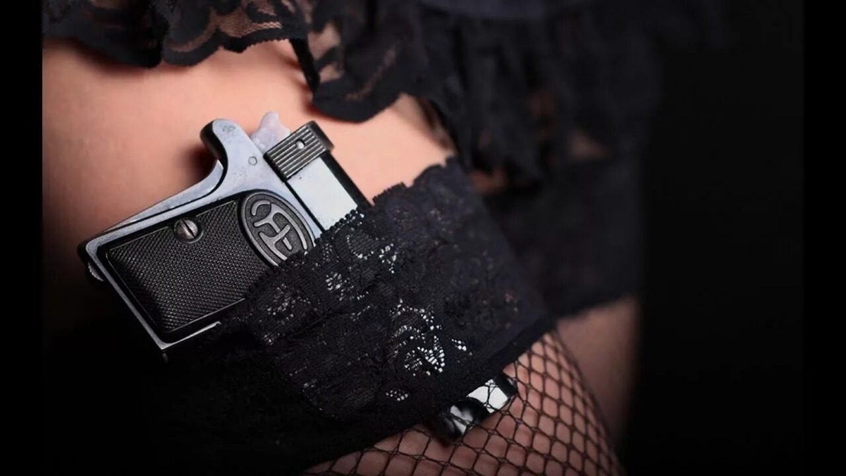 Это не я, но такие чулки у меня точно где то есть ☝️😜