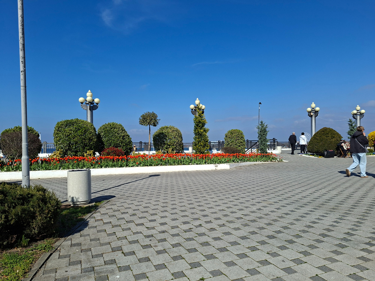 Удалось поймать редкий момент, когда почти никого нет рядом