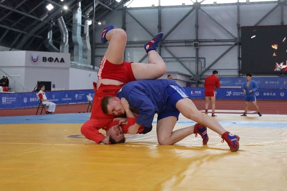    За награды боролись в двух дисциплинах - классическом и боевом самбо. Фото: минспорта Сахалина