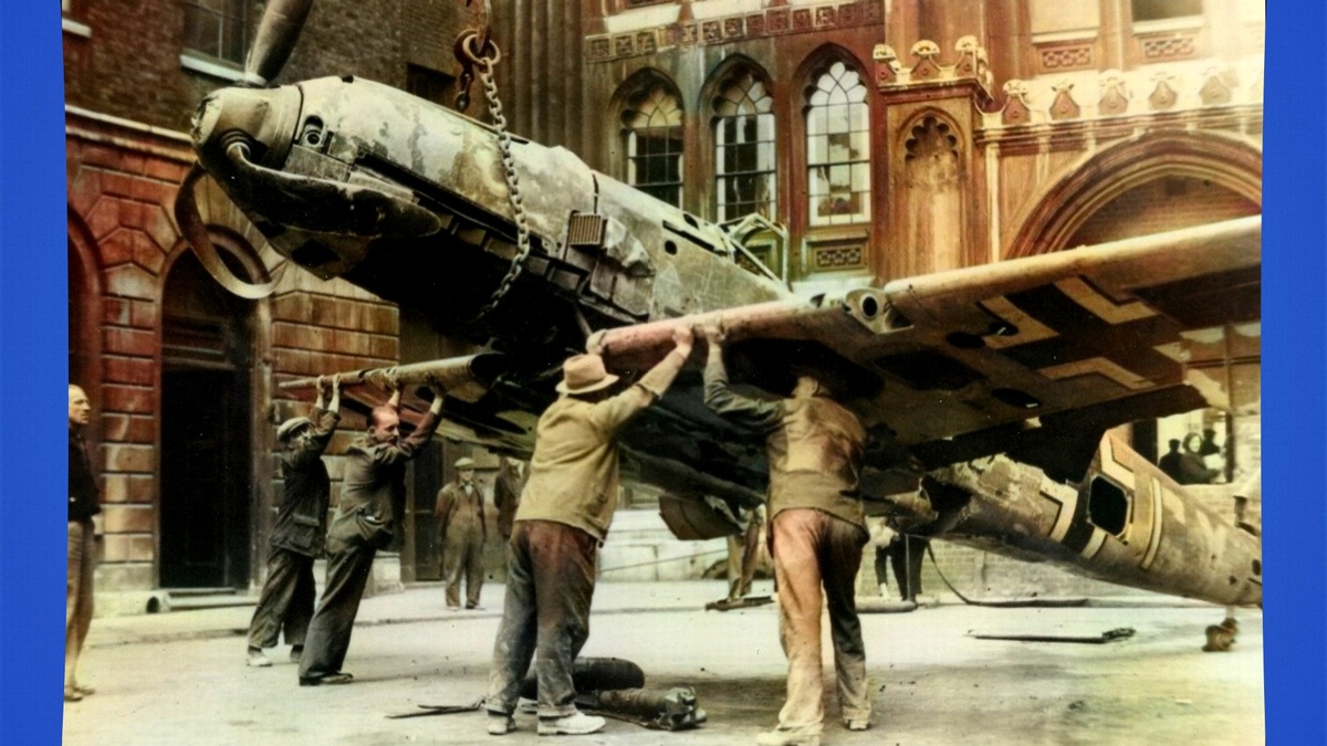 Демонстрация сбитого немецкого истребителя «Мессершмитт» Bf. 109E в Лондоне