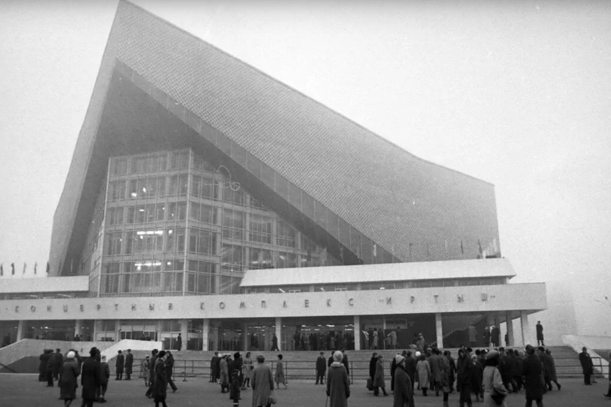    Спортивно-концертный комплекс "Иртыш" в Омске. Конец 1980-х. / pastvu.com