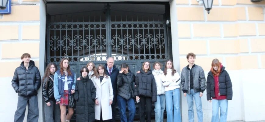    Студенты направления ТВ с Григорием Владимировичем Прутцковым. Автор: Петровская Дарья Дарья Петровская