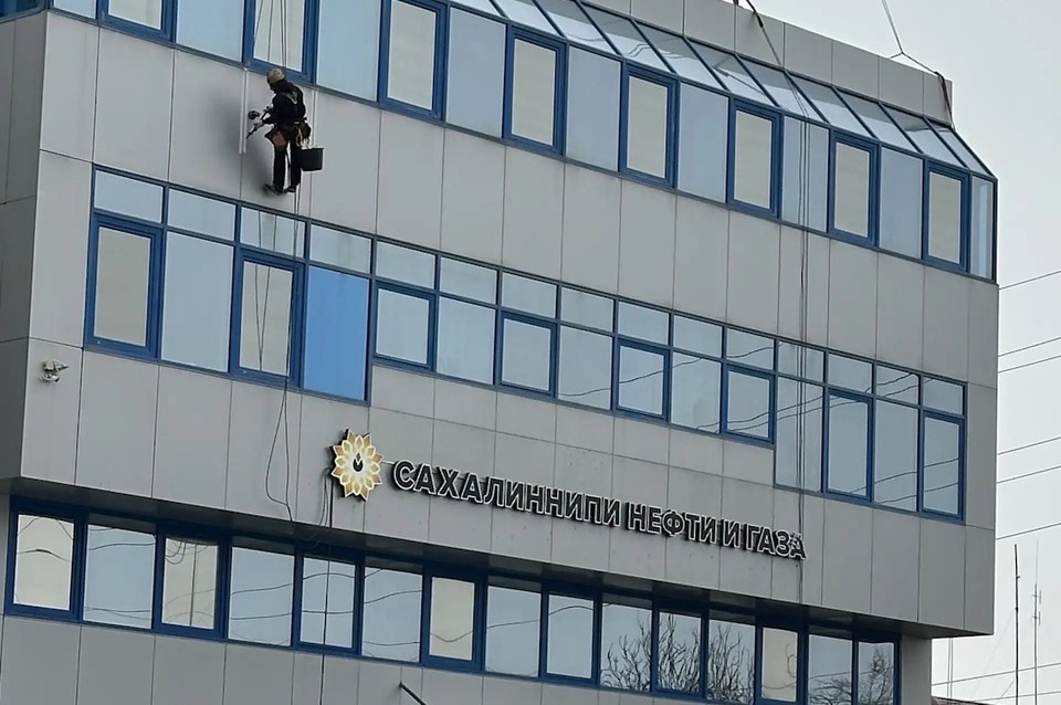    По закону обязанность следить за внешним видом зданий лежит на собственниках. Фото: администрация Южно-Сахалинска